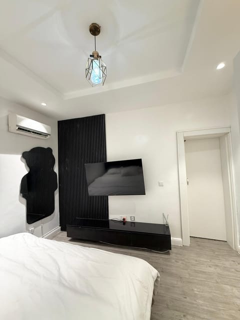 Bed, TV and multimedia, Bedroom, air conditioner