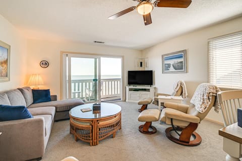 Oceanfront Condo with Pool Access in Surfside Beach! Apartamento in Surfside Beach