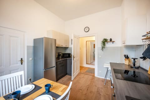 Kitchen or kitchenette, Dining area, dishwasher, oven