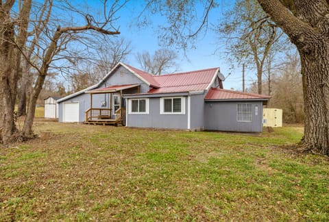 Creekside Cabin - Beaver Lake Creek Access House in Rogers