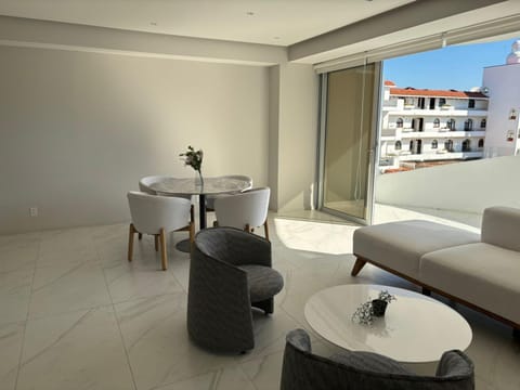 Balcony/Terrace, Living room, Seating area, Dining area