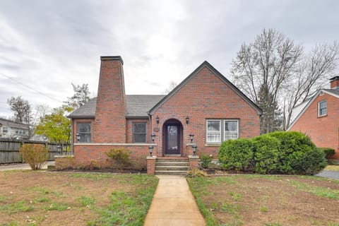 Walk to UK Campus Charming Home with Patio! House in Lexington