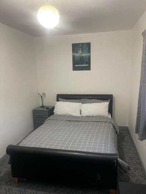 D'Chin Dorcelle Suite Apartment in London Borough of Croydon