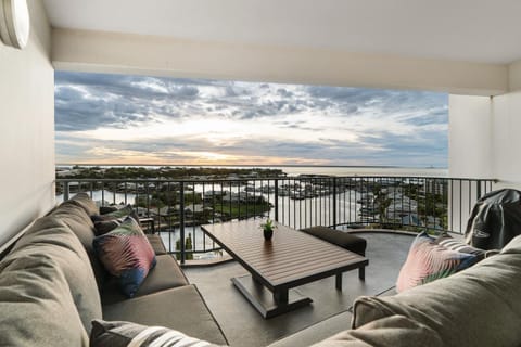 Anchor Point Penthouse 3BR with Marina Views - Pool - BBQs Apartment in Darwin