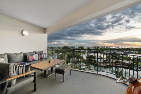 Anchor Point Penthouse 3BR with Marina Views - Pool - BBQs Apartment in Darwin