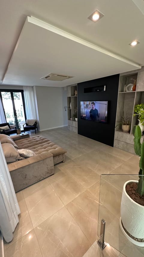 Casa alto padrão , para 10 pessoas, com piscina em Foz House in Foz do Iguaçu