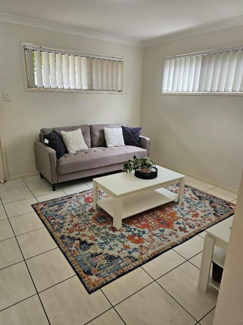 Homely & Welcoming in Mango Hill Apartment in North Lakes