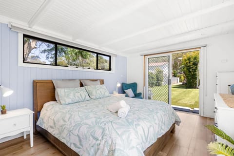 A Touch Of Paradise - House and Granny Flat - 4 Mins Walk to Callala Beach House in Callala Bay