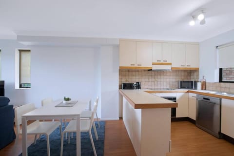 Kitchen or kitchenette, Dining area, dishwasher