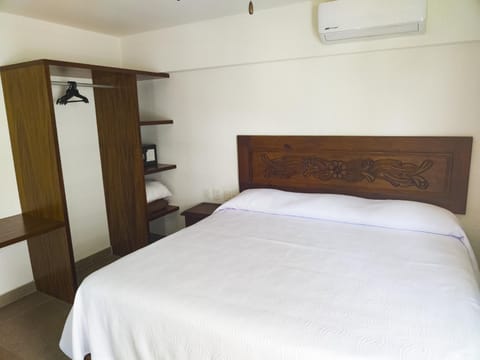 Bed, Photo of the whole room, wardrobe, air conditioner