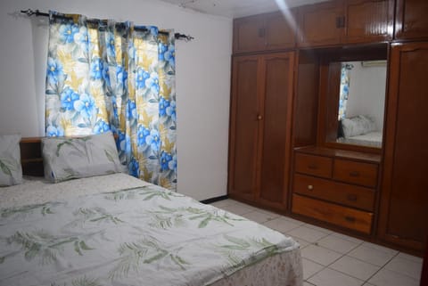 Welcome to your cozy retreat Apartamento in Suva