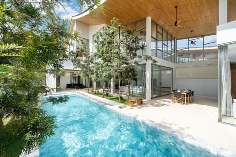 Property building, Patio, Day, Swimming pool, Swimming pool