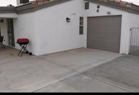 Newly remodeled family friendly home near lake Casa in Lake Havasu City