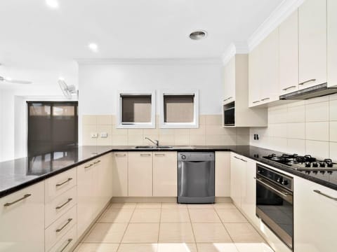 2 Luton House in Yarrawonga