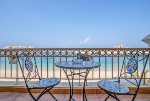 Day, Natural landscape, View (from property/room), Balcony/Terrace, Dining area, Beach, Sea view