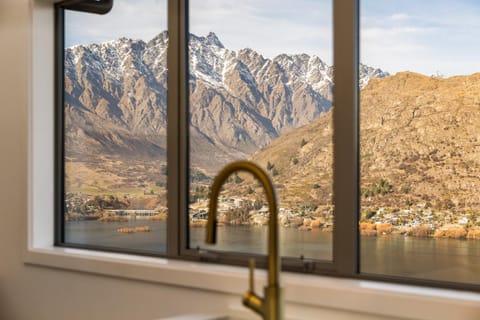 Luxury Away - Aurora Vista House in Queenstown