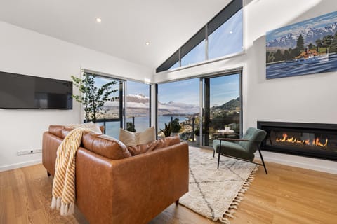 Luxury Away - Aurora Vista House in Queenstown