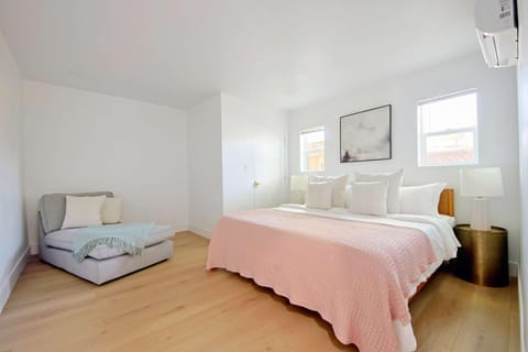 Stylish 2BR Retreat Steps from Sunset Blvd Apartment in Echo Park