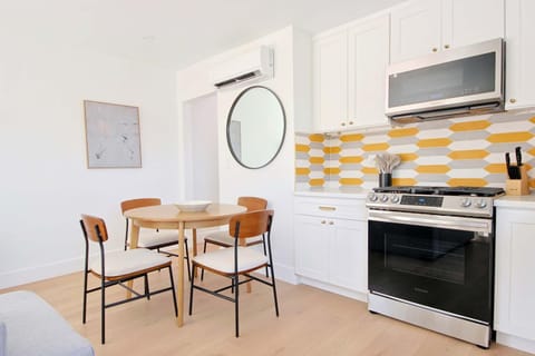 Stylish 2BR Retreat Steps from Sunset Blvd Apartment in Echo Park