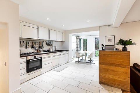 Spacious 3-Bed Archway Duplex w/ Garden Apartment in London Borough of Islington