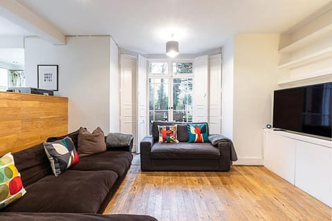 Spacious 3-Bed Archway Duplex w/ Garden Apartment in London Borough of Islington