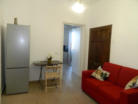 Kitchen or kitchenette, Living room, Seating area, oven
