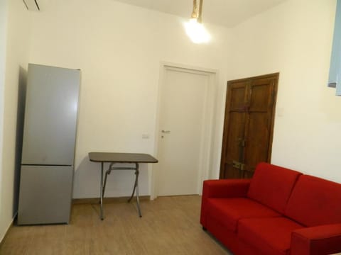 Kitchen or kitchenette, Living room, Seating area, Dining area, oven