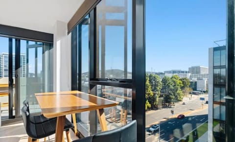 City-Views-Stylish-2bed2bath Apartment in Canberra