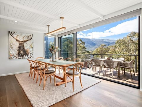 Balcony/Terrace, Dining area, Mountain view