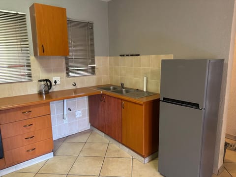 1 bedroomed Apartment, Honeydew Roodeport Apartment in Roodepoort