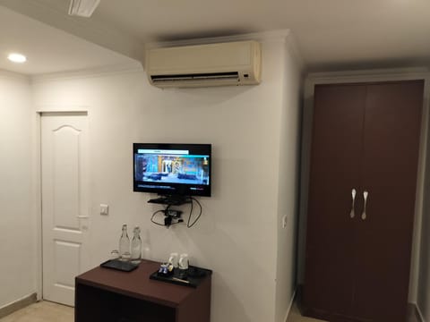 TV and multimedia, air conditioner