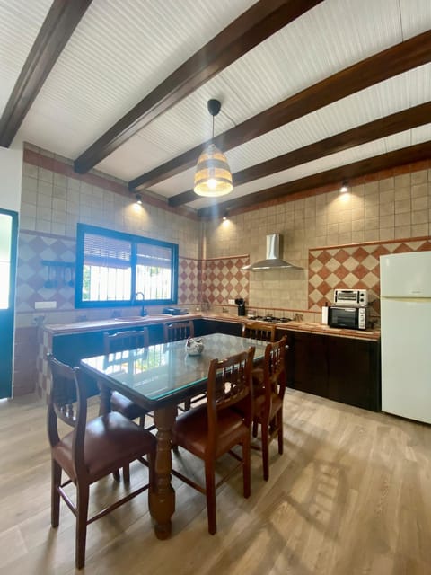 Property building, Kitchen or kitchenette, Living room