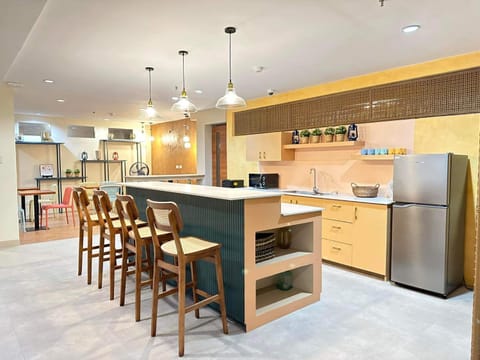 Kitchen or kitchenette, Dining area, minibar