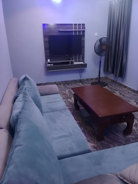 Communal lounge/ TV room, TV and multimedia, Living room, Seating area, Evening entertainment, air conditioner