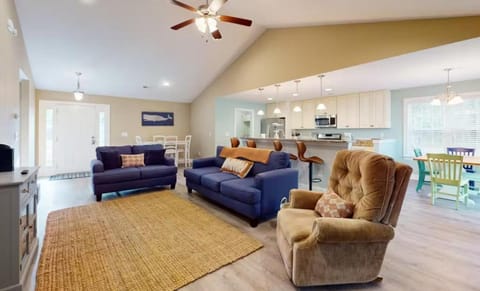 Coastal Pet Friendly Getaway in Murrels Inlet! Perfect for 8 Guests! Maison in Murrells Inlet