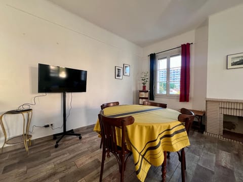 Lumineux haut de villa avec extérieur Apartment in Toulon