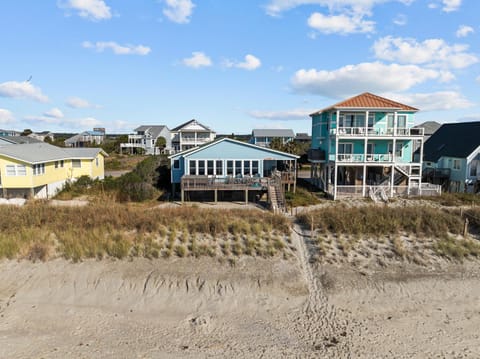 HGTV Winner Oceanfront Hamptons-Style Retreat in Kings Lynn House in Oak Island