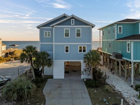 3 Bedroom oceanfront house with amazing views! House in Oak Island