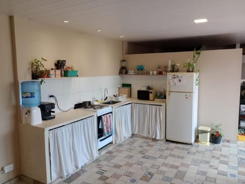 Coffee/tea facilities, Kitchen or kitchenette, oven, stove, toaster