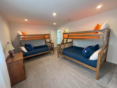 Bed, Bedroom, bunk bed