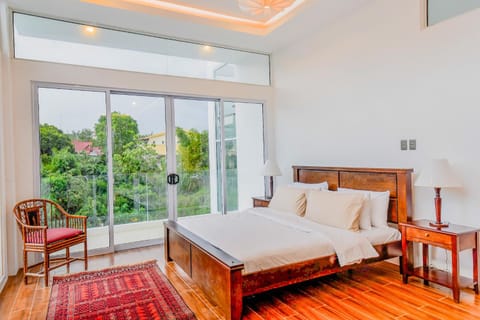 Luxurious Cliff House Tagaytay Apartment in Tagaytay