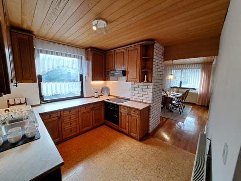 Dining area, kitchen