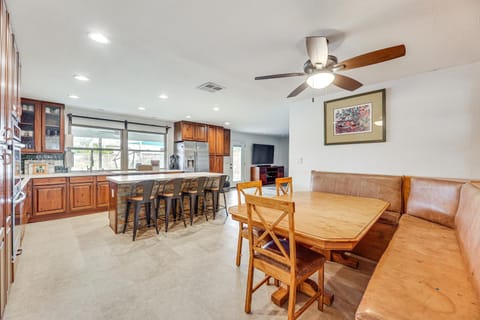 2 Mi to Downtown Gilbert Family-Friendly Mesa Gem House in Gilbert