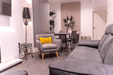 Communal lounge/ TV room, TV and multimedia, Living room