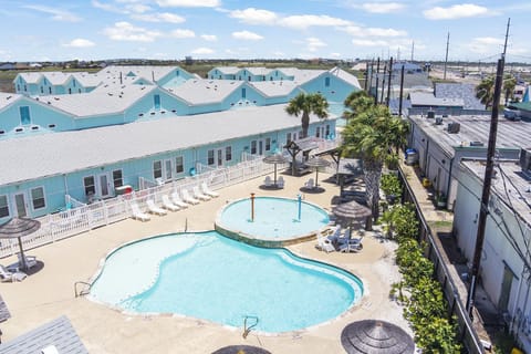 Property building, Bird's eye view, Swimming pool, sunbed