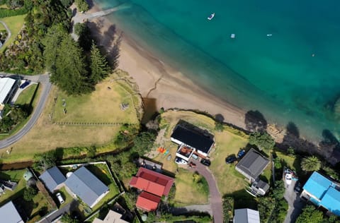 Bay of Islands Beachfront - Tapeka del Mar House in Northland