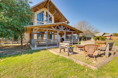 Lakefront Lodge 51 Mi to Dallas Great for Groups! Maison in Lake Tawakoni