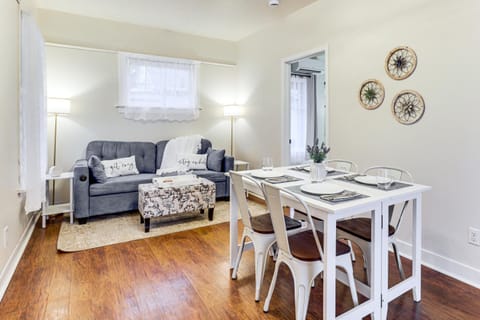 Walkable Location Quaint Cottage in Forest Grove! House in Forest Grove