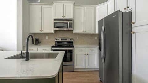 Landing at Lofts at Weston Lakeside - 1 Bedroom in Cary Apartment in Cedar Fork