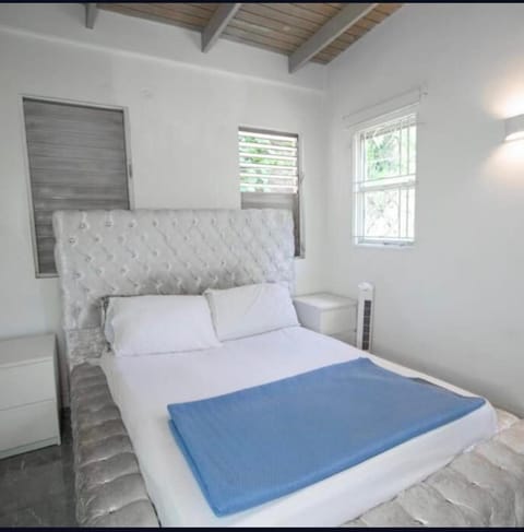 Modern holiday home located near the city centre of St George Casa in Saint Georges